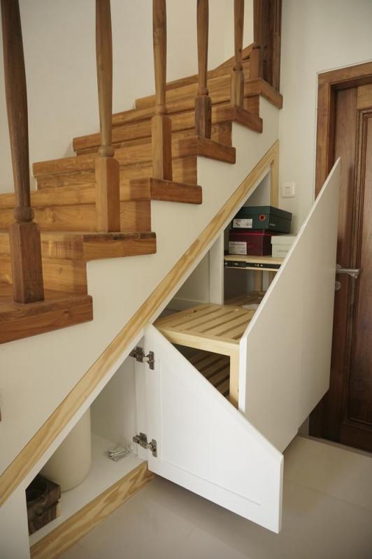 Meuble sous escalier &agrave; Sarralbe, comment exploiter cet espace perdu ?